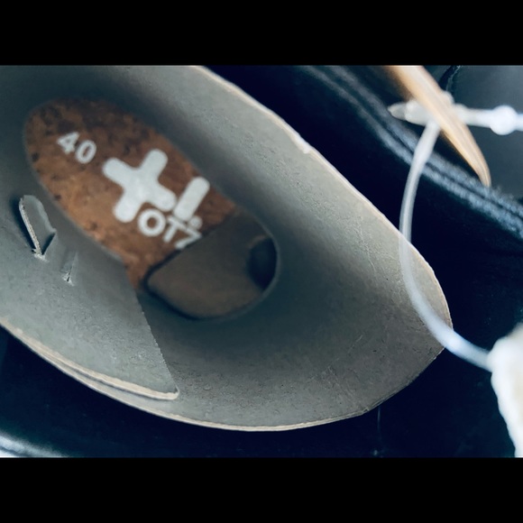 NEW! Otz Paso II Black Leather Ankle Booties w/ Pull Tabs & Comfy Cork Insole - Picture 5 of 8